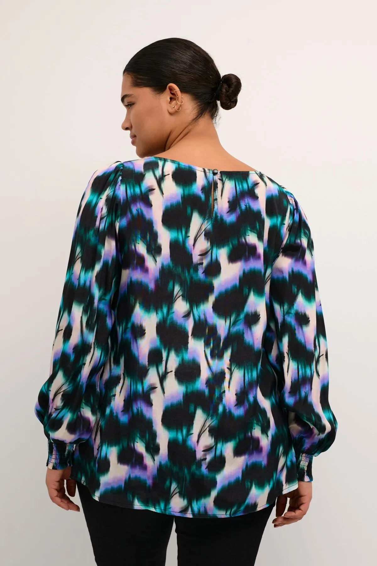 Curve - Amy Blouse